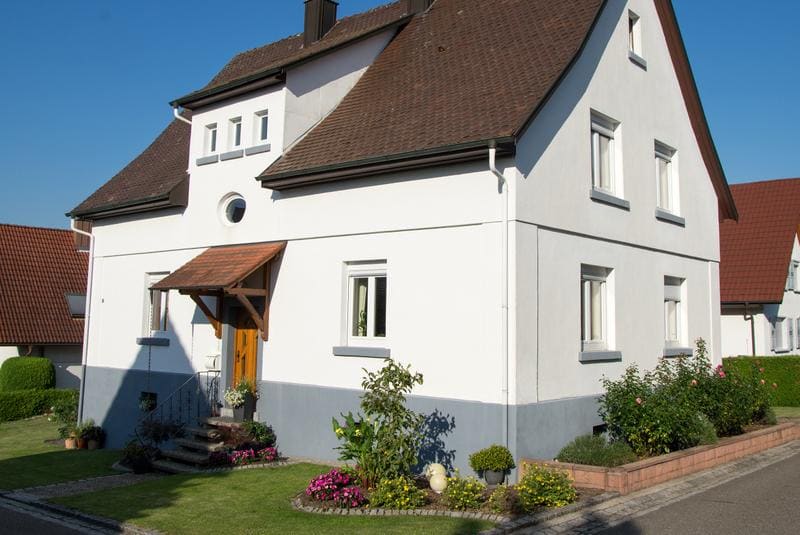 Das Haus mit Garten von außen